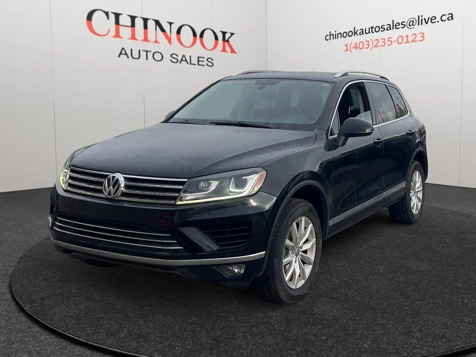 2015 Volkswagen  Touareg  - Image 1